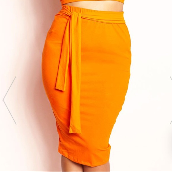 Orange two piece set - Picture 2 of 4